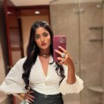 Ulka Gupta Instagram - When I look in the mirror I like what I see 🤍 #lastnight #amazonprimevideo #modernlove #primevideoparty JW Marriott Mumbai Sahar