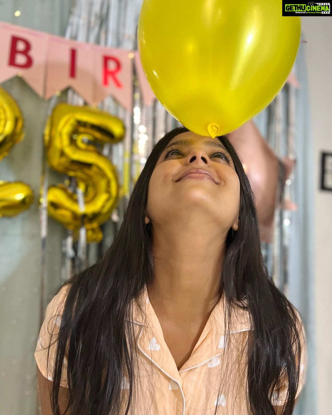 Ulka Gupta Instagram - #birthday 🥳 Thank you my lifelines 🥰😘 . . #ulka’sbirdday 🦜 Home, Sweet Home :-)