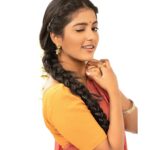 Ulka Gupta Instagram - Pic Elaa undhi?😊🌸? @manojkumarclicks @media9manoj @mysouthdiva @q9fashionstudio #ulkagupta #teluguammayi #southindianlookbook #halfsaree #photoshoot #mysouthdiva