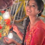 Ulka Gupta Instagram - - Aapri Banni 🥰 PC: @dopmanishsharma Photobomber : @jaladhsharma #bannichowhomedelivery #ulkagupta #starplus #onset #shootdiaries #portraits #jodhpur #banni💕 Film City
