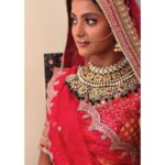 Ulka Gupta Instagram – Kanak preet ki sar pe odh kar
Ghoomar ghoomar ghoome

Pc @palakagrawal123 😘

Styled by @reenachopra 
MUA @shamsheer80 
Hair stylist @shabanakhan5935 

#bannichowhomedelvery #rajasthani #royalbridal #starplus #padharomhaaredes #ghoomar