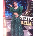 Ulka Gupta Instagram – Styled and designed by @reenachopra 
Stylised ✨by @kosha21 

MUA @kalpesh_desai01 
Hair @shabanakhan5935 

@starplus @disneyplushotstar 

#ravivaarwithstarparivaar #grandfinale