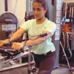 Ulka Gupta Instagram - 🏋️‍♀️ Training . . . Showing off my dry fit t-shirt and track from @ulltorofficial Congratulations @thesiddharthnigam 💪🏾 . Gym @transolthefitnessstudio