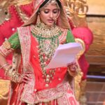 Ulka Gupta Instagram – Aa Ri Hain Chhori Marwadi 🥰 
Banni ✨
@starplus #ravivaarwithstarparivaar