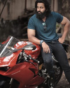 Unni Mukundan Instagram - Isn’t she red hot 😝 @suryadeva_ug 📸