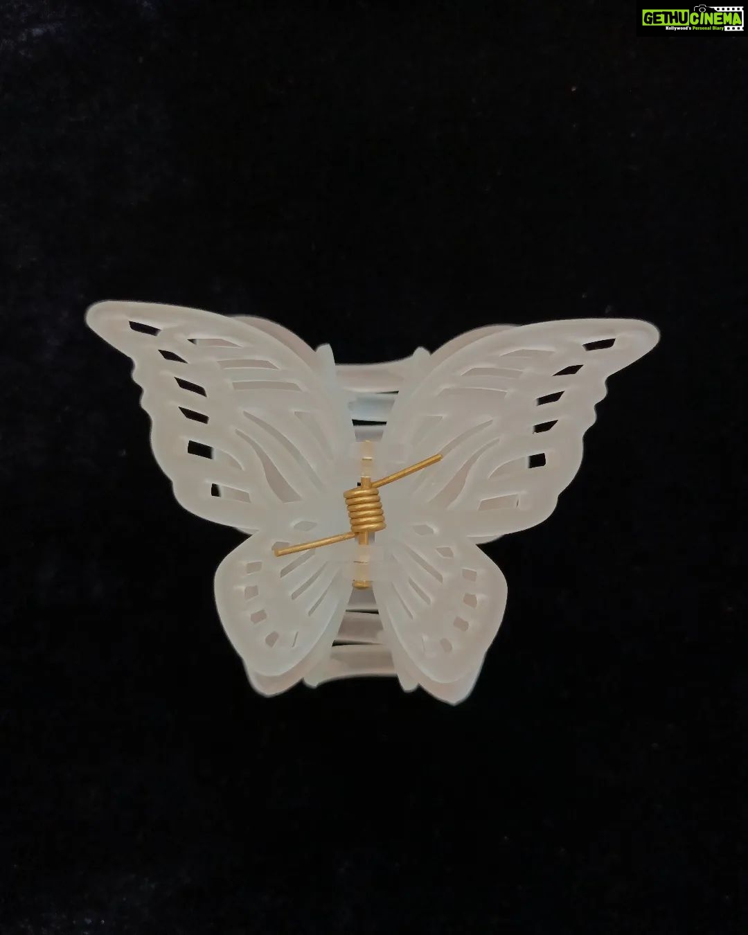 Vanitha Vijayakumar Instagram - 💥New Arrivals💥 Butterfly clutch hair clips🦋🤍 Dm us for price & details📩 #vanithavijaykumarstudios #earring #crystal #stone #style #stylish #chennai #girl #ootd #outfit #clothing #brand #picoftheday #photooftheday #instafashion #instagood #instadaily #shopping #makeup #accessories #styleblogger #fashion #fashionblogger Khader Nawaz Khan Road