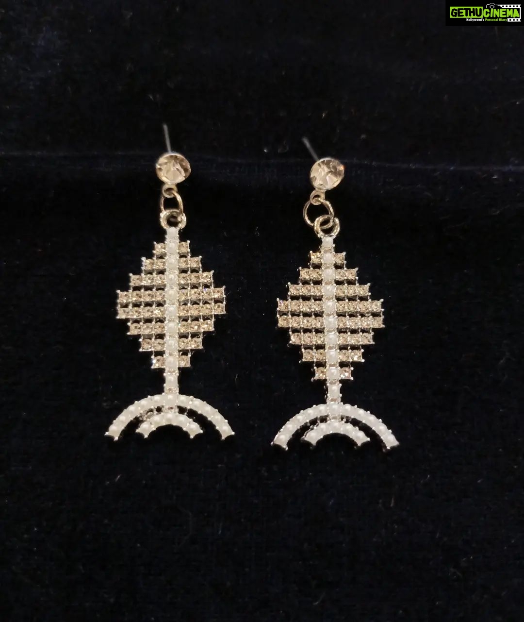 Vanitha Vijayakumar Instagram - 💥New Arrivals💥 Rhinestones dangle earring💎Dm us for price & details📩 #vanithavijaykumarstudios #earring #crystal #stone #style #stylish #chennai #girl #ootd #outfit #clothing #brand #picoftheday #photooftheday #instafashion #instagood #instadaily #shopping #makeup #accessories #styleblogger #fashion #fashionblogger Khader Nawaz Khan Road