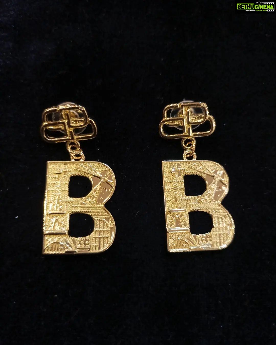 Vanitha Vijayakumar Instagram - 💥New Arrivals💥 Burberry earrings🅱️ swipe left to see the available designs🤳 Dm us for price & details📩 #vanithavijaykumarstudios #earring #crystal #stone #style #stylish #chennai #girl #ootd #outfit #clothing #brand #picoftheday #photooftheday #instafashion #instagood #instadaily #shopping #makeup #accessories #styleblogger #fashion #fashionblogger Khader Nawaz Khan Road