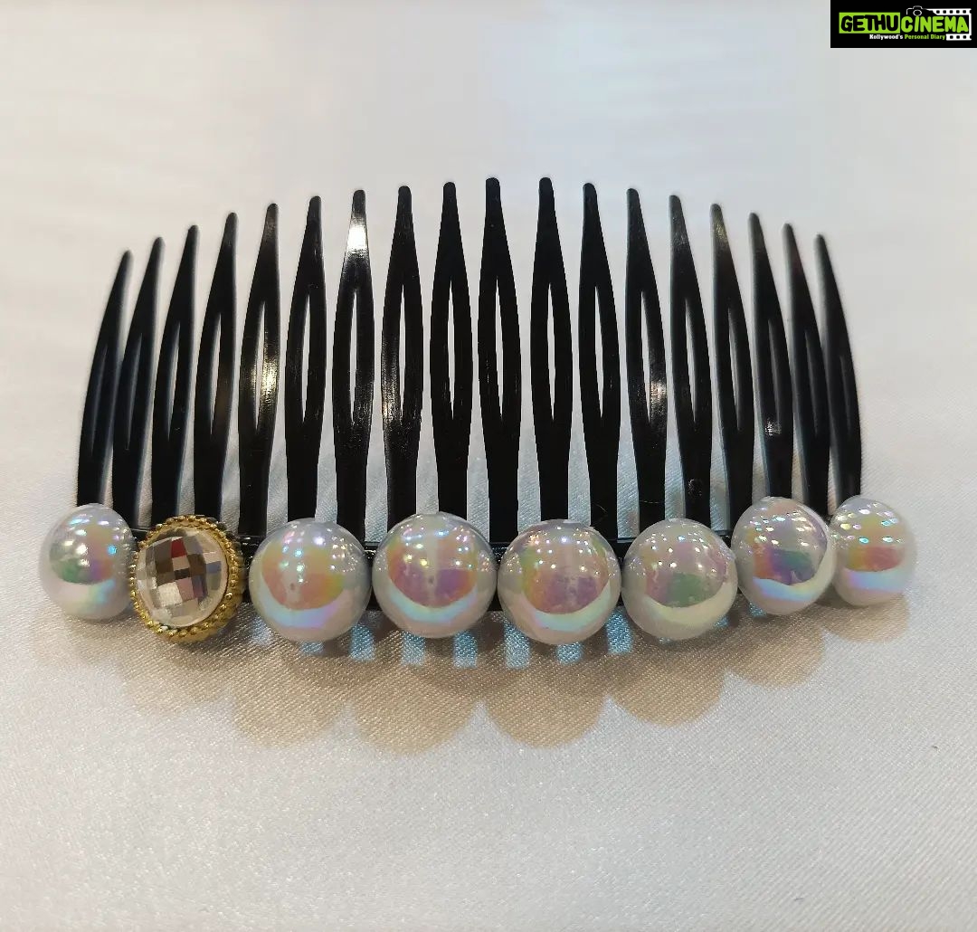 Vanitha Vijayakumar Instagram - 💥New Arrivals💥 Pearl comb clip🪩🫧Dm us for price & details📩 #vanithavijaykumarstudios #flower #clip #hair #style #stylish #chennai #girl #ootd #outfit #clothing #brand #picoftheday #photooftheday #instafashion #instagood #instadaily #shopping #makeup #accessories #styleblogger #fashion #fashionblogger Khader Nawaz Khan Road