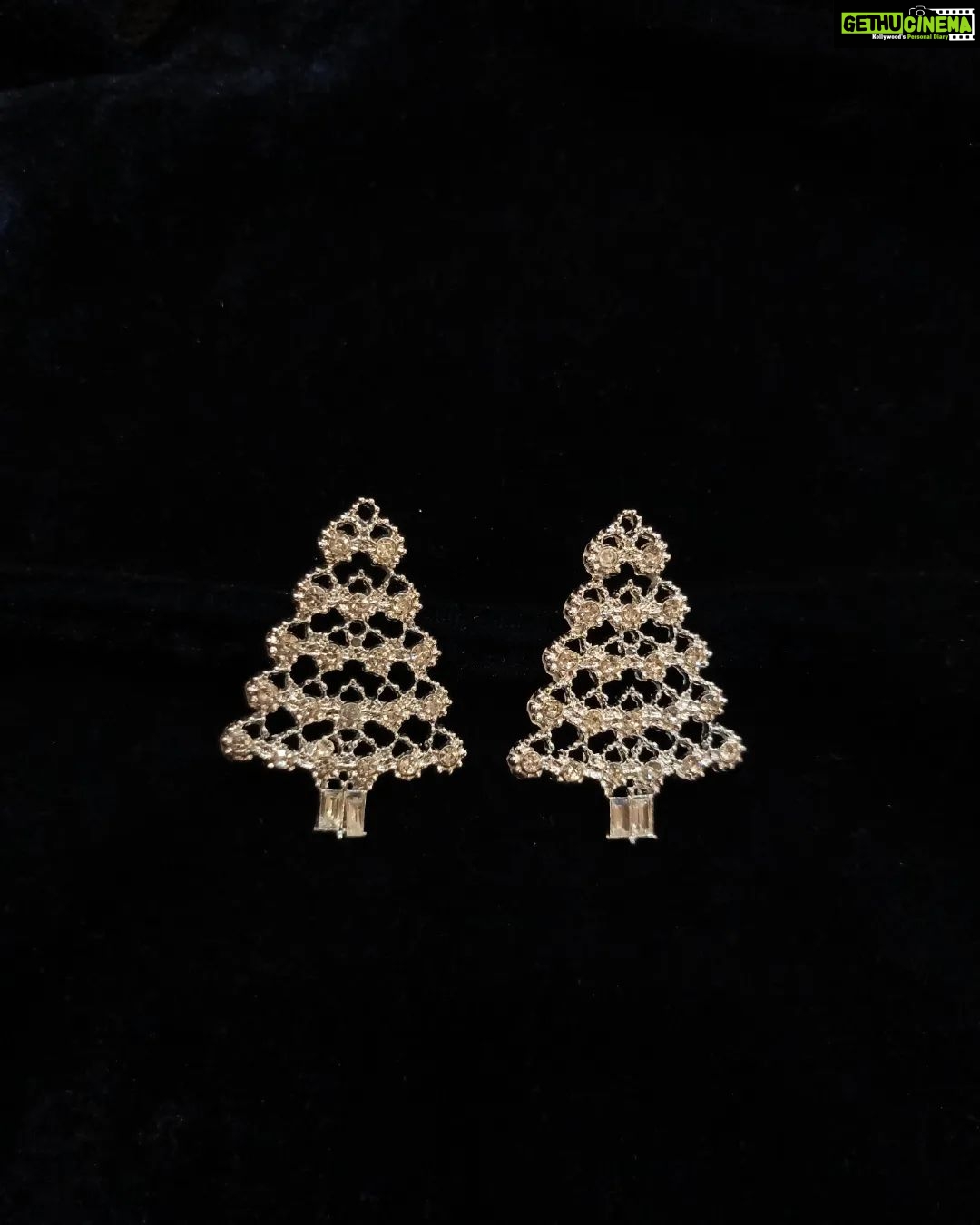 Vanitha Vijayakumar Instagram - 🎅🏻Christmas collections🎅🏻 Christmas tree earrings🎄swipe left to see the available colors🌈 Dm us for price & details📩 #vanithavijaykumarstudios #christmas #earring #christmastree #christmasdecor #christmasiscoming #christmasgifts #style #stylish #chennai #girl #ootd #outfit #clothing #brand #picoftheday #photooftheday #instafashion #instagood #instadaily #shopping #makeup #accessories #styleblogger #fashion #fashionblogger Khader Nawaz Khan Road