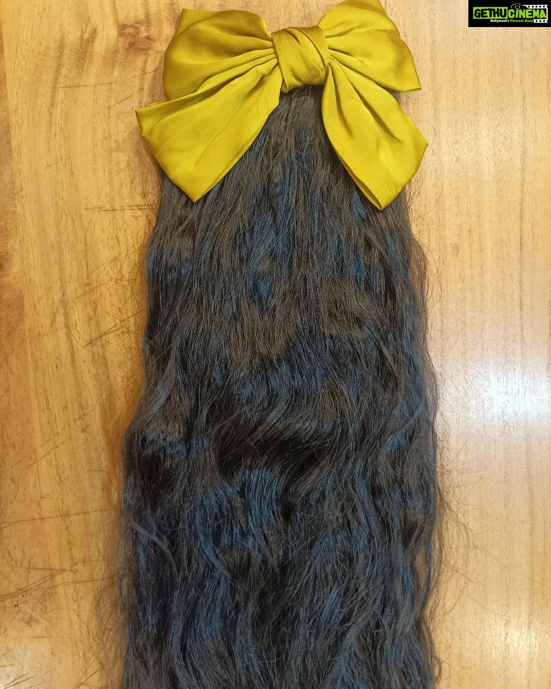 Vanitha Vijayakumar Instagram - Stoned bow clasp clips attached with hair extensions 🎀👧🏻🖤 swipe left to see the available colors🌈 Dm us for price & details📩 #vanithavijaykumarstudios #earring #crystal #stone #style #stylish #chennai #girl #ootd #outfit #clothing #brand #picoftheday #photooftheday #instafashion #instagood #instadaily #shopping #makeup #accessories #styleblogger #fashion #fashionblogger Khader Nawaz Khan Road