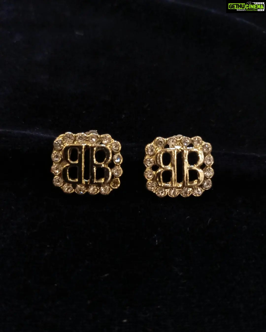 Vanitha Vijayakumar Instagram - 💥New Arrivals💥 Burberry earrings🅱️ swipe left to see the available designs🤳 Dm us for price & details📩 #vanithavijaykumarstudios #earring #crystal #stone #style #stylish #chennai #girl #ootd #outfit #clothing #brand #picoftheday #photooftheday #instafashion #instagood #instadaily #shopping #makeup #accessories #styleblogger #fashion #fashionblogger Khader Nawaz Khan Road