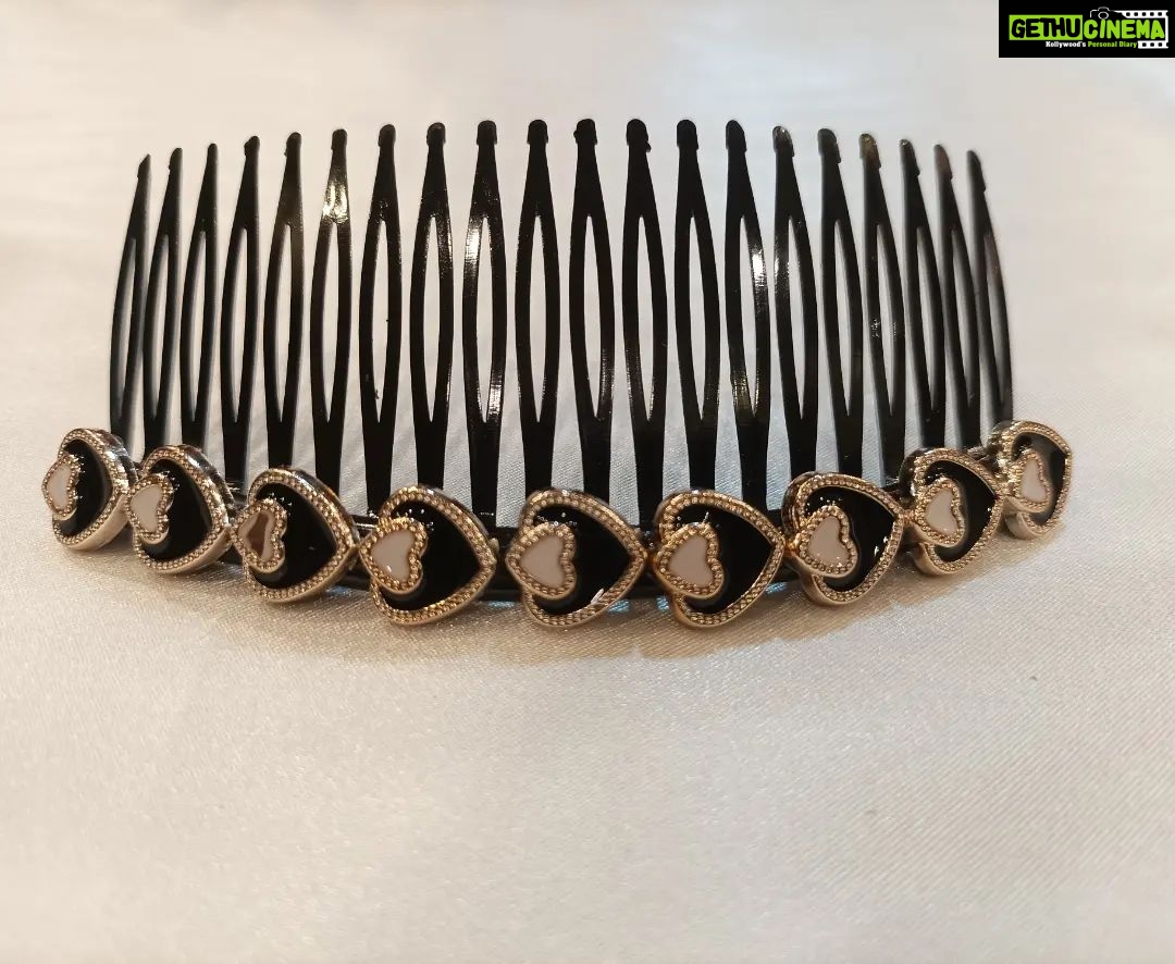 Vanitha Vijayakumar Instagram - 💥New Arrivals💥 flower & heartin comb clips🌼🖤🤍 swipe left to see the available colors🎨 Dm us for price & details📩 #vanithavijaykumarstudios #flower #clip #hair #style #stylish #chennai #girl #ootd #outfit #clothing #brand #picoftheday #photooftheday #instafashion #instagood #instadaily #shopping #makeup #accessories #styleblogger #fashion #fashionblogger Khader Nawaz Khan Road