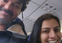 Varalaxmi Sarathkumar Instagram - Never had such a good flight to hyd...haha my favoriteeeeeeee #Thalapathy #vijay right next to me..whaatteew day...thank u @jagadish_palanisamy heheheh....so much fun...ludo..laughter..chit chat..perfect flight..perfect day.. Once a #thalapathyfan allways a #thalapathyfans #thalapathyvijay #varisu #catchingup #flight #fangirl Hyderabad