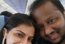 Varalaxmi Sarathkumar Instagram - Never had such a good flight to hyd...haha my favoriteeeeeeee #Thalapathy #vijay right next to me..whaatteew day...thank u @jagadish_palanisamy heheheh....so much fun...ludo..laughter..chit chat..perfect flight..perfect day.. Once a #thalapathyfan allways a #thalapathyfans #thalapathyvijay #varisu #catchingup #flight #fangirl Hyderabad