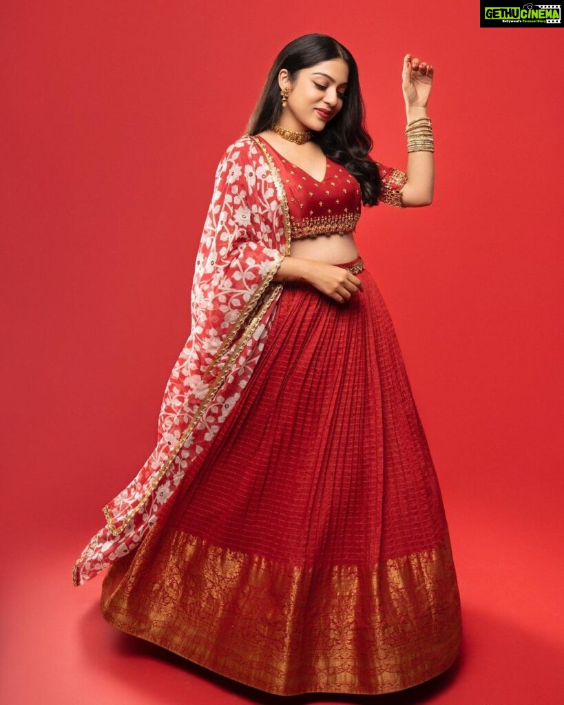 Varsha Bollamma Instagram - 🌹 Styled by @officialanahita 🌹 Outfit: @sindhureddyofficial 🌺 Jewellery: @rubans.in 🌹 Pic: @shareefnandyala 🌺 MUA and hair @fairies_and_brides 🌹 . #red