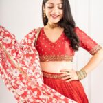 Varsha Bollamma Instagram – Red and white, ready to fight.
Good night, sleep tight. 🤓🤓
.

Styled by @officialanahita 🌹
Outfit: @sindhureddyofficial 🌺
Jewellery: @rubans.in 🌹
Pic: @shareefnandyala 🌺
MUA and hair @fairies_and_brides 🌹