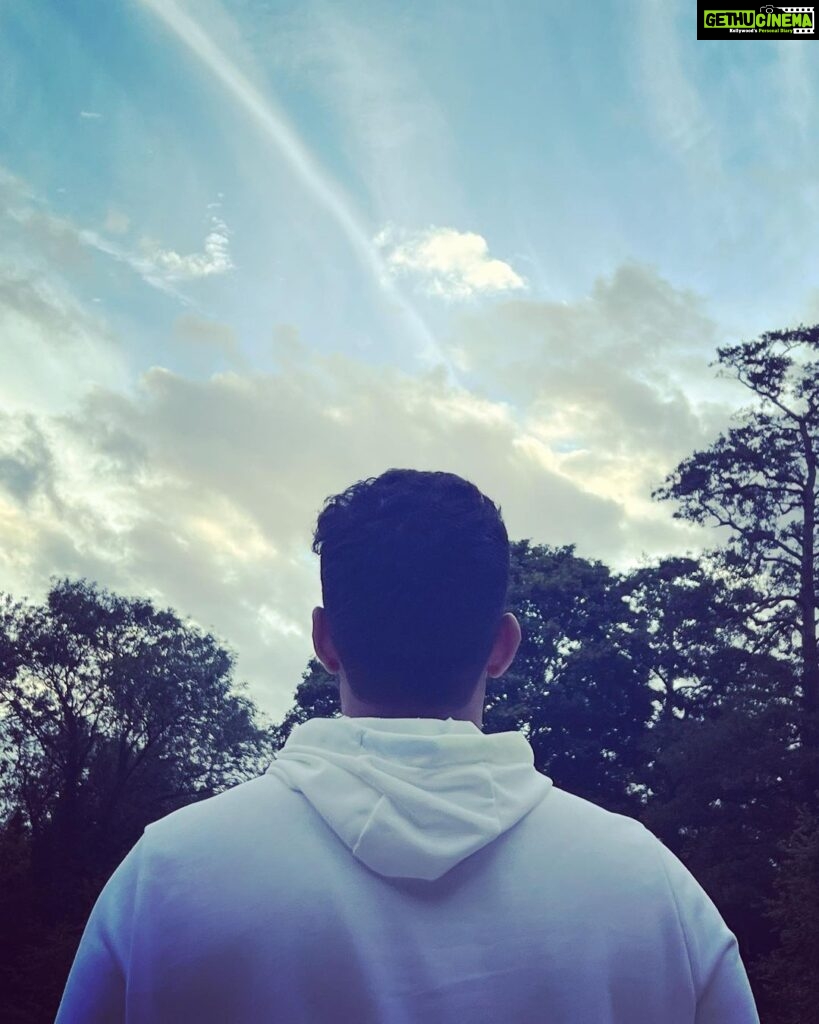 Varun Tej Instagram - Sky gazing! #london🇬🇧
