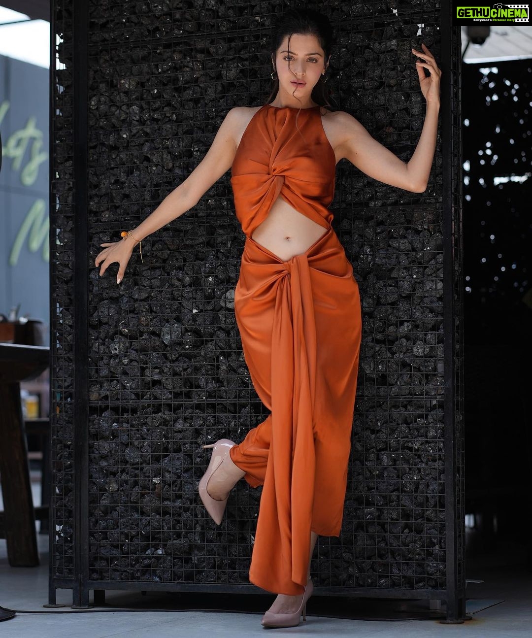 Vedhika Instagram - 🍑 Wearing @andreaiyamah @andrea.oi 📸 @sickfreek Hair @anjali_tater