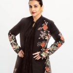 Vidya Balan Instagram – 🌸 🌺🖤

Outfit – @rohitbalofficial 
Hair – @bhosleshalaka 
Makeup – @harshjariwala158 
Styling – @who_wore_what_when 
Photography- @rohnpingalay