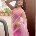 Vimala Raman Instagram - And a little #bts 🌸 . . . #new #latest #btsreels #reelsinstagram #reelitfeelit #shootlife #instareels #actor #actress #dancer #vimalaraman