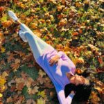 Vimala Raman Instagram - A nightingale sang in Berkeley Square ❤️ . . . #berkeleysquare #whereitallbegan #vitamind #sunset #sunsets #london #londonlife #shoot #shootlife #autumn #actor #actress #vimalaraman #lifeisbeautiful