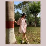 Virti Vaghani Instagram - Why hunt for a wine when you can wear one ! In love with this perfect date sheek dress filled with love and Romance 🍷 @label_vidhiededhia_shah