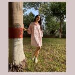 Virti Vaghani Instagram – Why hunt for a wine when you can wear one ! 
In love with this perfect date sheek dress filled with love and Romance 🍷 @label_vidhiededhia_shah