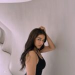 Wamiqa Gabbi Instagram - Always remember to judge everything by your inner feeling of bliss 🤍 . #GoodReminders #Osho #Learning