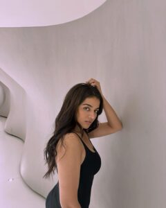 Wamiqa Gabbi Instagram - Always remember to judge everything by your inner feeling of bliss 🤍 . #GoodReminders #Osho #Learning