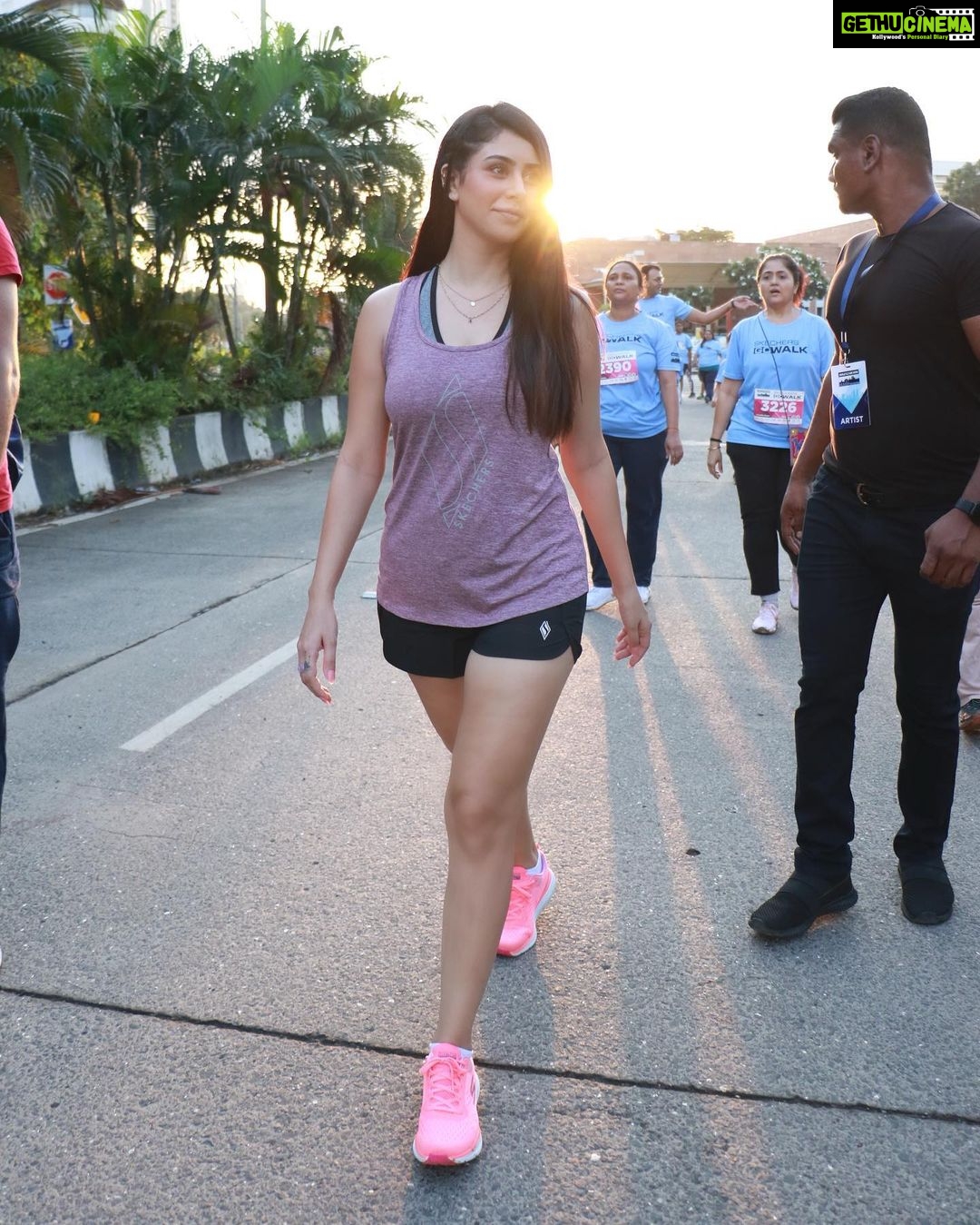 Warina Hussain Instagram - I had a very exhilarating Sunday morning at the Skechers Mumbai Walkathon 2022! 🏃🏻♀️ I felt charged up to walk and participate in the 3 Kms category and be a part of this great initiative by @Skechersindia that brought Mumbaikars and this city to walk together. The energy of the crowd was just outstanding!!! #GoWalkMumbai #SkechersIndia