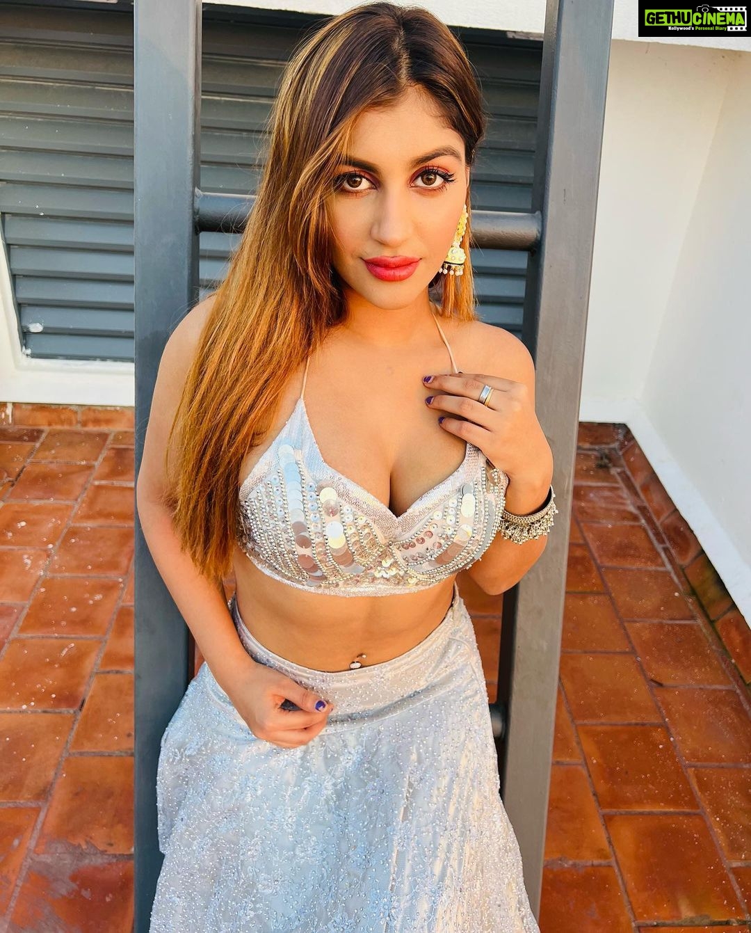 Yaashika Aanand Instagram - Help me choose 😉 so confused 😉