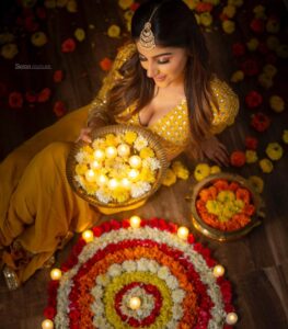 Yaashika Aanand Instagram - Happy Diwali 🪔 
May this Diwali bring more prosperity and light to your lives ✨ 🪔
.
.#swipeleft 
.
.
.
,
 
 
#festivevibes #diwali #yashika #explore #ethnicwear #viral