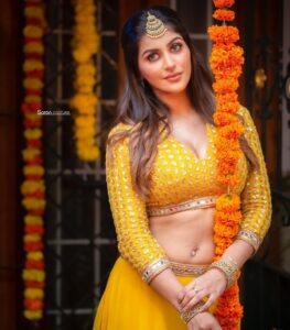 Yaashika Aanand Instagram - Happy Diwali 🪔 
May this Diwali bring more prosperity and light to your lives ✨ 🪔
.
.#swipeleft 
.
.
.
,
 
 
#festivevibes #diwali #yashika #explore #ethnicwear #viral