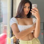 Yogita Bihani Instagram – Little miss clicks 💯 mirror selfies and posts all of them 🫠