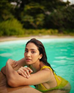 Yogita Bihani Instagram - not yours to catch 🐠

@bharat_rawail @rashmitathapa @ritickasjalan 

📍 @beyond.alibag