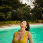 Yogita Bihani Instagram - not yours to catch 🐠 @bharat_rawail @rashmitathapa @ritickasjalan 📍 @beyond.alibag