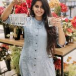 Aadhirai Soundarajan Instagram – Thambii Tea Innu Varla🤨

PC : @arvindhacs 

#tea #teaglass #tealovers #teatime #glasses #teacup #mall #chennai #chennaimall #shoppingmall #shopping #shoppingatrocities #portraitphotography #selfportrait #portrait #love #girl #kollywoodactress #tamilactress #tollywoodactress #actresslife #aadhiraisoundararajan #insta #instadaily #follow4followback #outing #photoftheday #thambiteainnumvarala VR Chennai