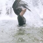 Aadhirai Soundarajan Instagram - Thanga Thamarai Magale🎶 #aadhiraisoundararajan #tamilactress #kollywoodactress #kollywoodcinema #tamil #tamilsong #arrahman #reels #reelsinstagram #reelitfeelit #reelsindia #reel #kotagiri #ooty #waterfall #nature #instagram #instavideo #love #me #smile #follow4follow #chennai #trip #ootydiaries #roadtrip