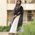 Aadhirai Soundarajan Instagram – Evening All😇

Costume : @thestitches.in 
MUA : @crownstonebyrevathi 
Photography : @nuraphotographyofficial 

#aadhiraisoundararajan #blackdress #littleblackdress #blackdresses #blackandwhitedress #dressinblack #dressblack #black #dress #blackandwhite #blackgiragic #outdoorshoot #outdoorphotoshoot #photoshoot #modelphotographer #portraitphotos #shootingphoto #fashionphotoshoot #photooftheday #photography #photofashion #model #modeling ##picoftheday #modell #modellook #nextmodel #actress #tamilactress #indianactress Chennai, India