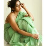 Aadhirai Soundarajan Instagram – 🍃

Costume : @_penmai_
Photography : @cinematographer_gautham 

#aadhiraisoundararajan #bigil #minnoli #sareelove #saree #evergreen #kollywoodactress #kollywood #tamilfilmindustry #tamilcinema #actorslife #acting #sareeseries #treditional