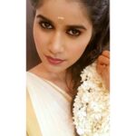 Aadhirai Soundarajan Instagram - Don't look into my eyes because they gonna curse you to love me more✨ . . . . #aadhiraisoundararajan #minnoli #sareelove #kollywoodactress #kollywood #tamilcinema #cinemalover #cinema #actorslife #tamilfilmindustry #findyourself #loveyourself #live #love #dream #achieve #bestrong #tamilponnu #loveforcinema #loveforflowers #mallipoo #flowers #beautiful #eyes