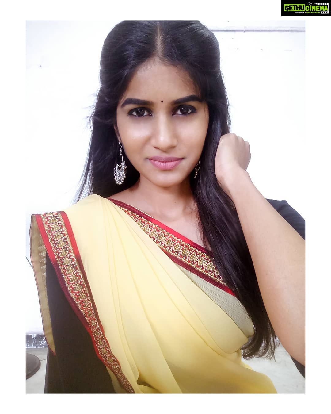 Aadhirai Soundarajan Instagram - Saree: Six yards of pure beauty✨ . . . #aadhiraisoundararajan #kollywoodactress #kollywood #tamilcinema #sareelove #saree #purebeauty #loveforsaree #traditional #look #actorslife #positivity #enjoyeverymoment #thistooshallpass