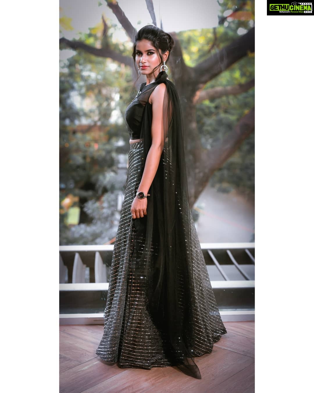 Aadhirai Soundarajan Instagram - #abiramiawards2020 . . . Costume : @manamchennai H & M : @vurvesalon @50shadesofpam_ @kalpirai1333 Jewelry : @fineshinejewels Photography : @parvathamsuhasphotography