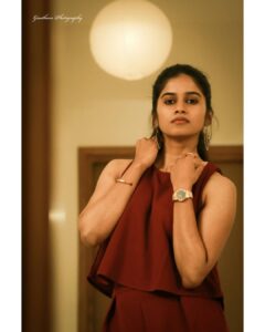 Aadhirai Soundarajan Instagram - Happy Christmas Nanbaa🎅 It\'s celebratory time with @danielwellington Get 20% off when buying two or more products. You can also use my code DWXAADHIRAI to get an additional 15% off. #dwforeveryone #danielwellington
.
.
.
PC : @cinematographer_gautham 
#actorslife #tamilactress #tamilcinema #kollywoodactress #kollywoodlove #kollywood #photography #love #danielwellingtonwatches #photoshoot #aadhiraisoundararajan