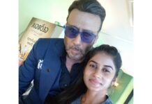 Aadhirai Soundarajan Instagram - Minnoli with Jackie dada aka Sharma✨ 😱this was my reaction actually, during that second half flash back of Sharma! What an acting sir👌 @apnabhidu Thank you so much sir for being part of BIGIL🙏 #bigil #jackieshroff #thalapathy #tamilcinema #life #bigildiwali