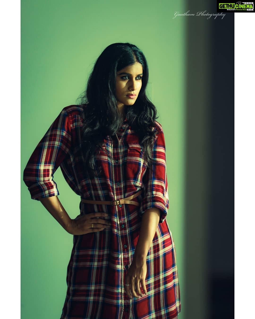 Aadhirai Soundarajan Instagram - Which One Do You Like? Retouched or Raw? Photography: @cinematographer_gautham Special Thanks To Miss @indhuja_ravichandran For Putting All Her Kai Vannam(MUA💄 and Styling👗) To Make Me Beautiful In Each Frame🙏 Love You Darling😘❤