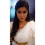 Aadhirai Soundarajan Instagram - #bigilaudiolaunch Wardrobe: @monzasbymonishaashwin Makeup and Styling: @anuleenamol HairDo: @sumitra_rai10 Special thanks to @vurvesalon #bigilaudiolaunchonsuntv #thalapathyspeech