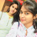 Aadhirai Soundarajan Instagram – 👭Yentha pic post panrathunu therila athan multiple💁 #selfies #bffgoals #shoppingmall #only #windowshopping 😁😅😉 #fun #enjoyed Brookefields Shopping mall