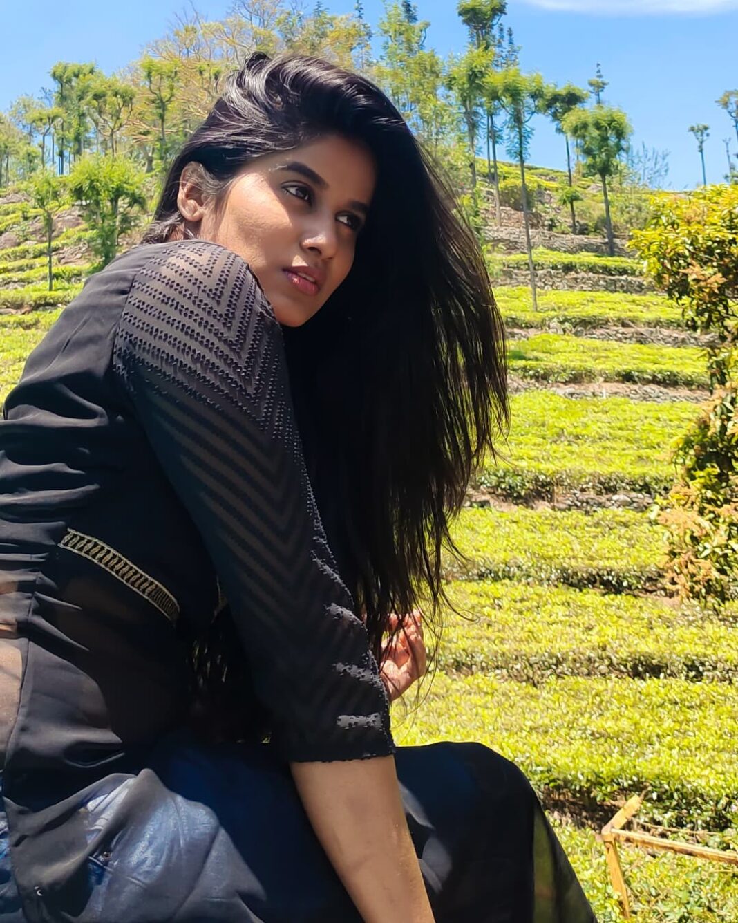 Aadhirai Soundarajan Instagram - 😇 Kotagiri